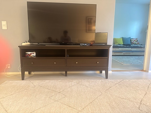 IKEA tv-taso laatikoilla ruskea