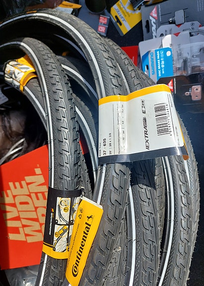 2 kpl polkupyörän rengas 28" Continental pistosuojattu