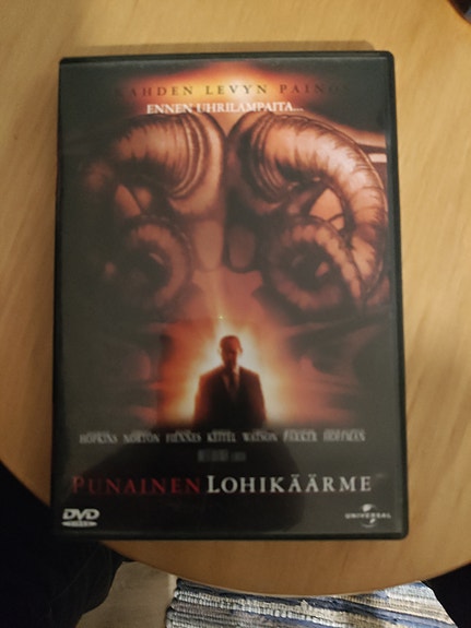Punainen lohikäärme DVD-elokuva