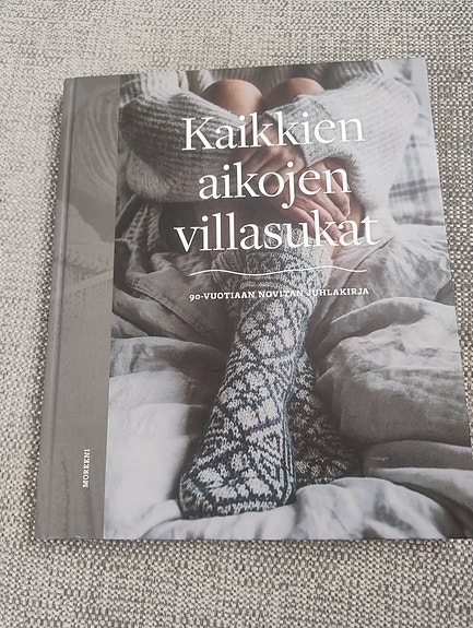 Novita Kaikkien aikojen villasukat -kirja