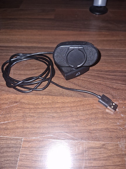 HP näyttö, Samsung soundbar ja hiirimatto