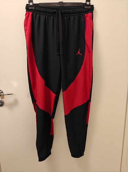 Jordan Dri-FIT verkkarit L musta-punainen