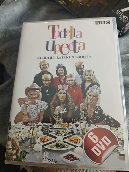 Todella upeeta DVD-boksi 6 DVD kaikki 5 kautta