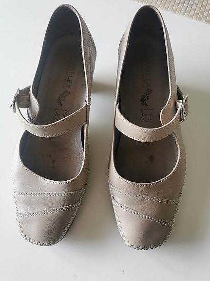 Beiget remmilliset avokkaat koko 38
