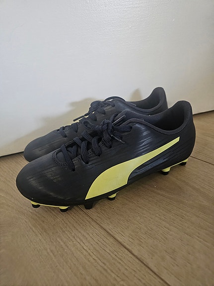 Puma jalkapallokengät