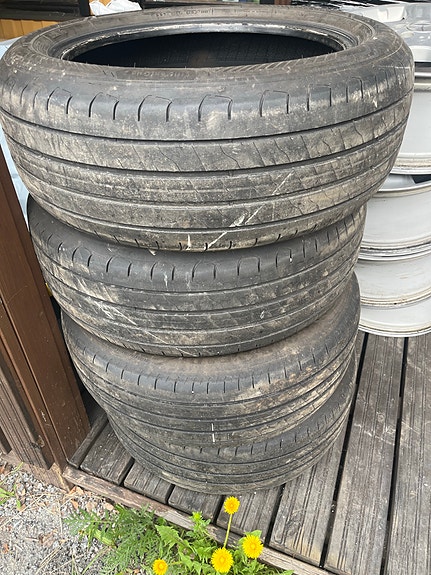 Kaksi kesää vähän ajetut SUV Goodyear kumit.