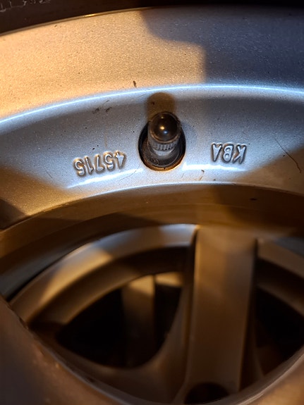 Vanteet Enzo 15-tuumaiset. Sopii esim Opel Vectra