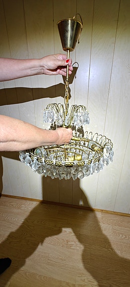 Kristallikruunu kattovalaisin