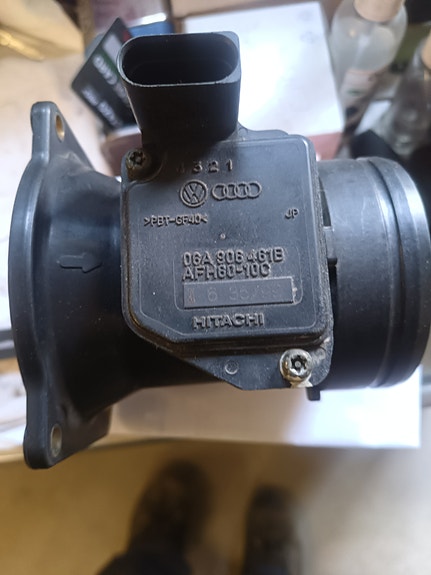 Volkswagen / Audi ilmamassamittari 06A 906 461B Hitachi