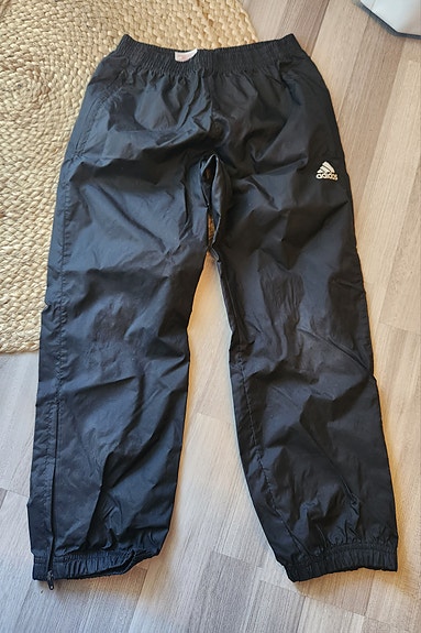 Adidas ulkohousut 128