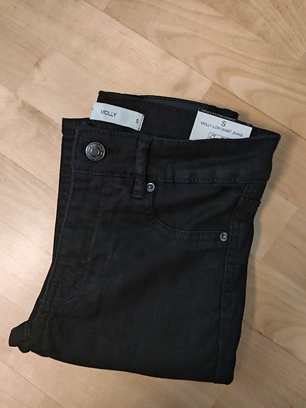 Uudet Molly low waist farkut s