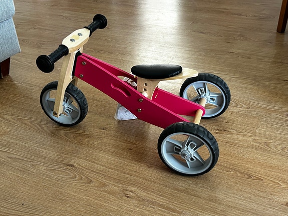 Lasten puinen potkupyörä