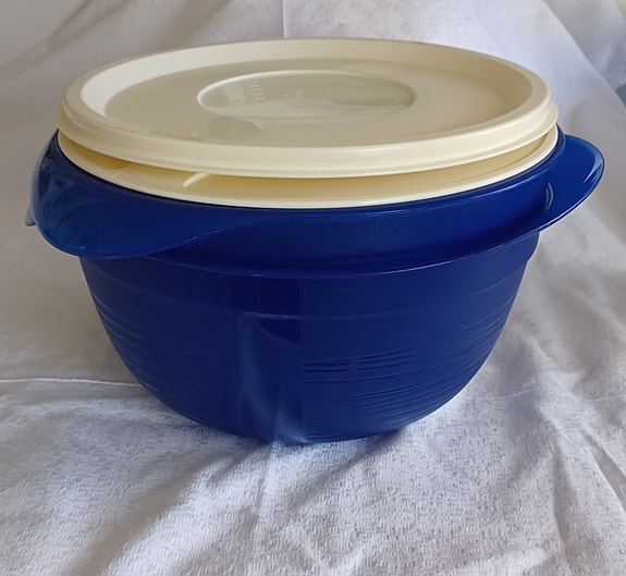 Tupperware Bake-to-Basics vatkauskulho ja lävikkö