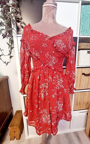 Punainen mekko