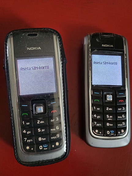 2kpl Nokia 6021 + krusell suojakotelo