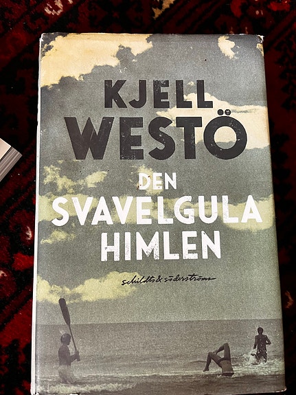 Kjell Westö: Den svavelgula himlen - kovakantinen kirja (ruotsi)