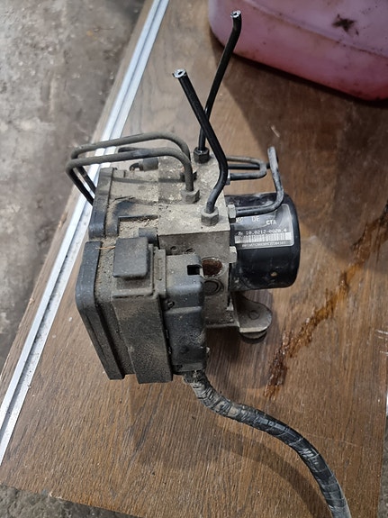 Transporter T5 ABS yksikkö