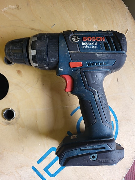 Bosch 18V iskevä akkuporakone