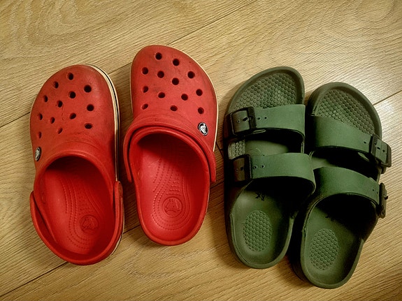 Crocs lasten sandaalit koko 35 ja Soc sandaalit koko 37