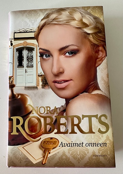 Nora Roberts -romaani: Avaimet onneen
