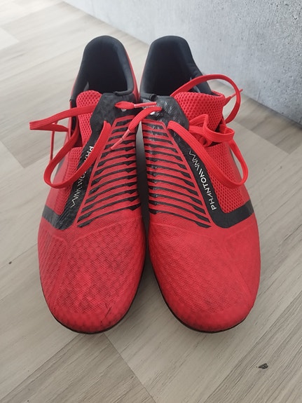 Nike jalkapallo kengät