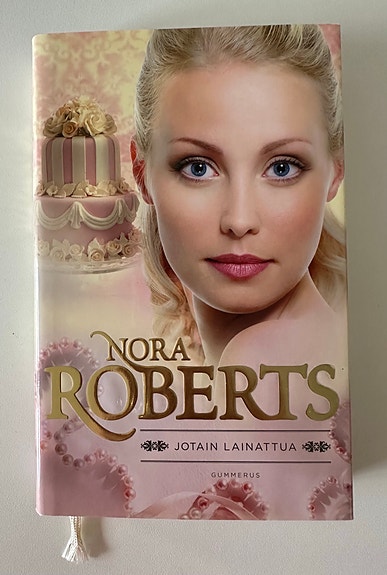Nora Roberts –romaani: Jotain lainattua