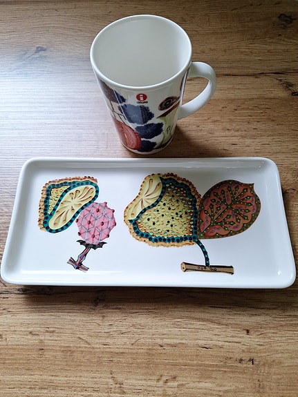 Iittala Oiva Toikka tarjotin ja muki, valkoinen kuviollinen