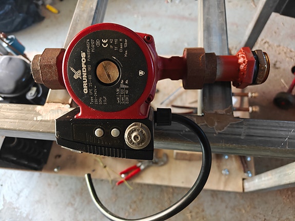Grundfos UPE 25-60 kiertovesipumppu