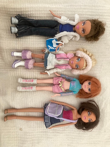 Bratz nuket 4 kpl vaatteilla