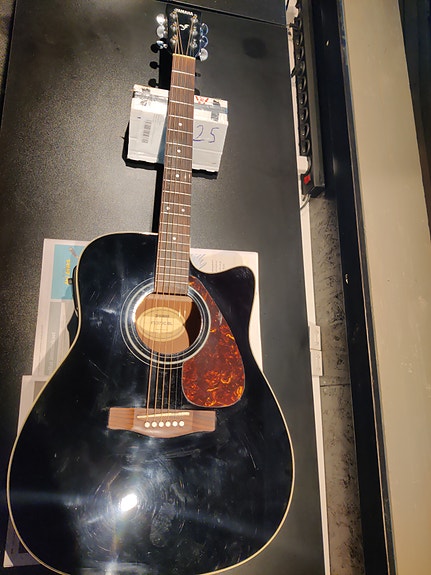 Yamaha FX370CBL elektroakustinen kitara