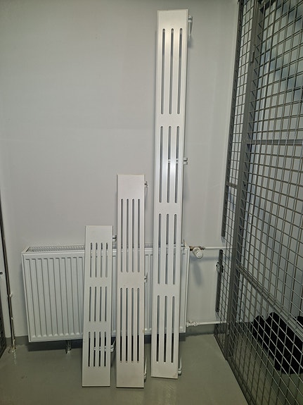 Myydään.2 kpl ikkunalautoja. 120 cm 15 €, 90 cm 10 €. Leveys 16 cm,.