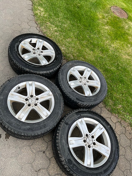 Michelin 225/65/17 nastarenkaat mersun vanteilla