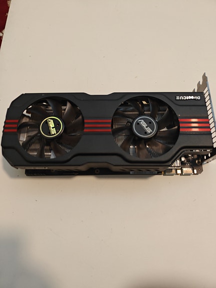 Asus GeForce GTX 560 Ti 448 Cores DirectCU II -näytönohjain