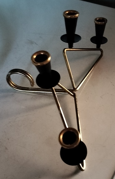 Metallinen kynttelikkö