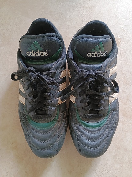 Adidas jalkapallokengät (42)