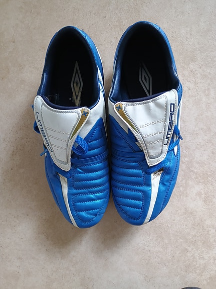 Umbro jalkapallokengät (42)