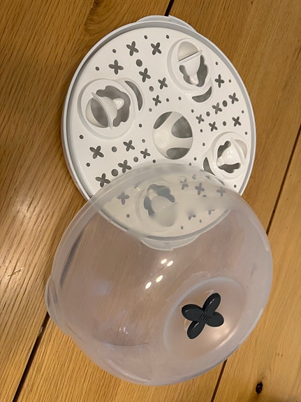 Tuttipullojen sterilointilaite / Baby bottle sterilizer