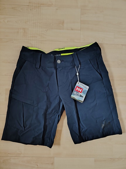 Myynti Helly Hansen naisten shortsit koko 31/31