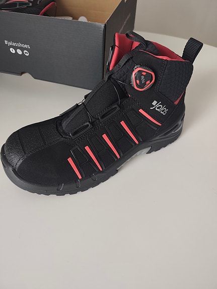 Uudet jalaksen exalter 9985 turvakengät. Koko 44