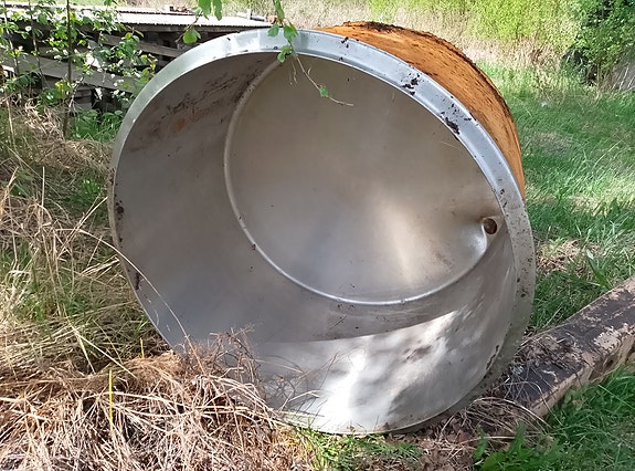 Ruostumaton säiliö