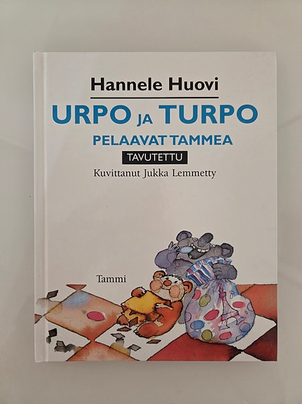 Hannele Huovi: Urpo ja Turpo pelaavat tammea - kirja