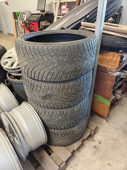 235/35-19 nastarenkaat