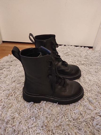 H&M Mustat nauhalliset saappaat