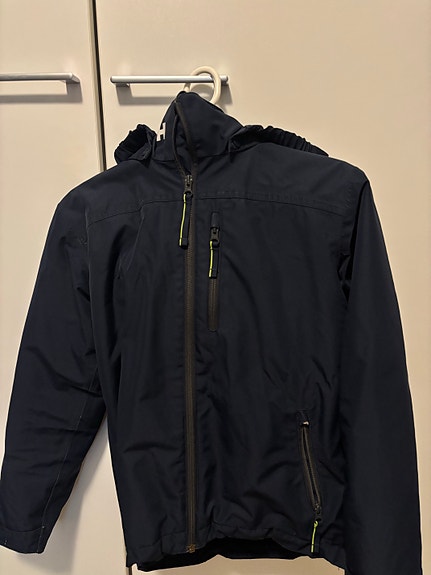 Helly Hansen tummansininen takki