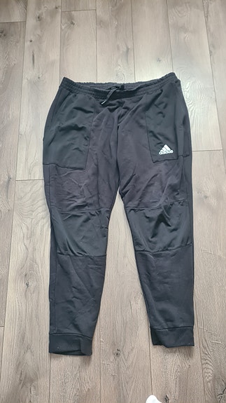 Adidas verkkarit