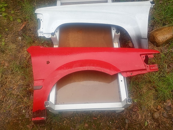 Nissan Sunny ja King Cap lokarit