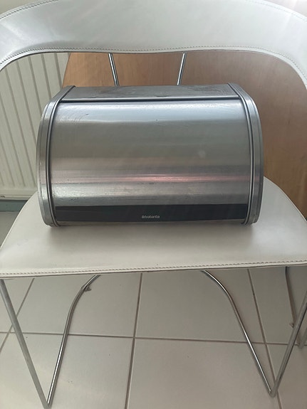 IKEA metallinen leipälaatikko