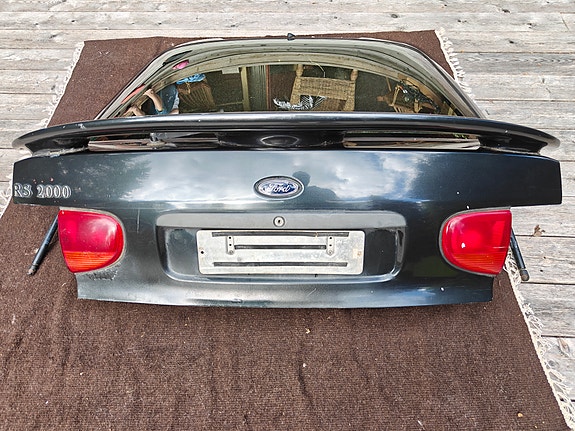 Ford Escort Takaluukku