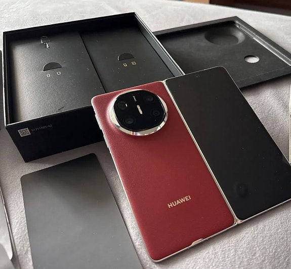Huawei Mate X6 fold