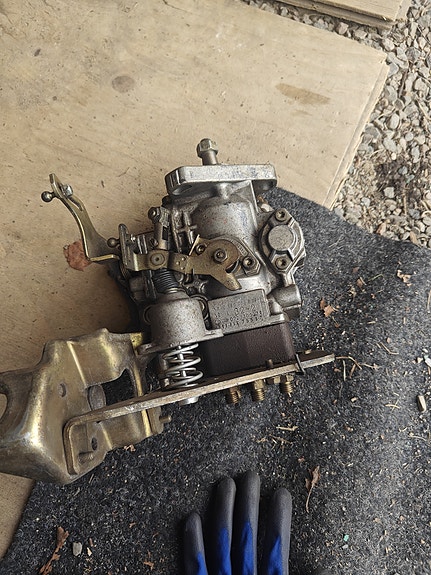 Volvo D24 diesel syöttöpumppu